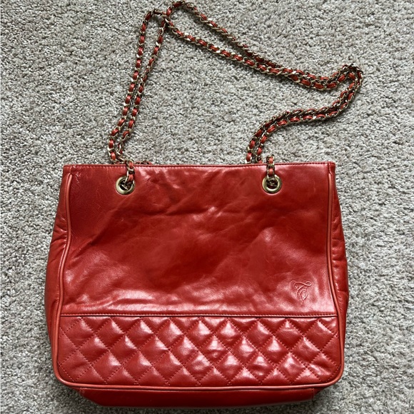 Tre Vero Handbags - Tre Vero Red Quilted Shoulder Bag